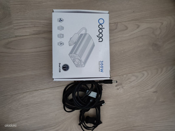 Auto pistikupesa USB-portidega.