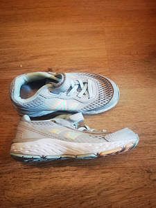 Laste New Balance tossud (1 foto / 2)