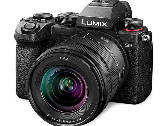 Panasonic Lumix DC-S5 + 20-60mm f/3.5-5.6 Panasonic Lumix D