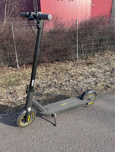 Электросамокат Segway Ninebot G30 pro (32 км/ч) (1 фото из 5)