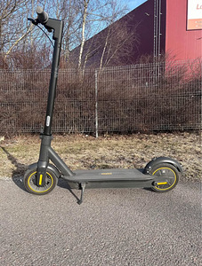 Электросамокат Segway Ninebot G30 pro (32 км/ч) (3 фото из 5)
