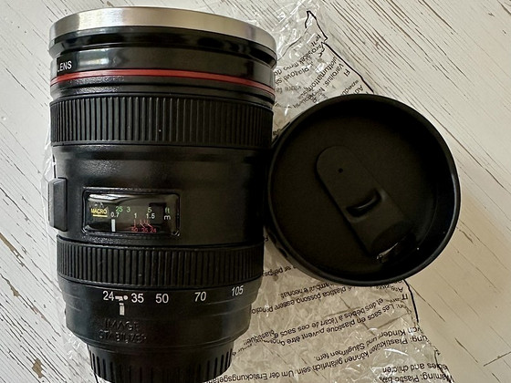 Термокружка, стилизованная под объектив Canon