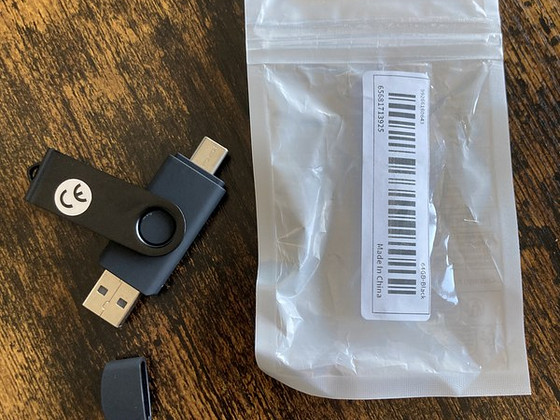 2-в-1 USB-флешка объемом 64ГБ