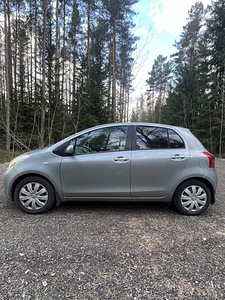Toyota Yaris 1.3 64kW (3 foto / 8)