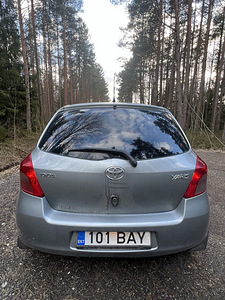 Toyota Yaris 1.3 64kW (4 foto / 8)