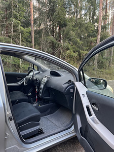 Toyota Yaris 1.3 64kW (5 foto / 8)