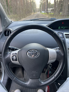Toyota Yaris 1.3 64kW (8 foto / 8)