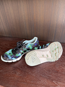 Кроссовки Adidas для тренировок (2 фото из 3)