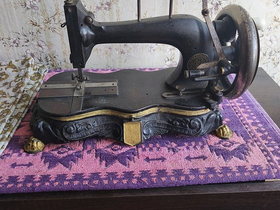 Швейная машина