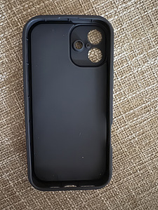 Продам чехол на iPhone 16 plus (2 фото из 2)
