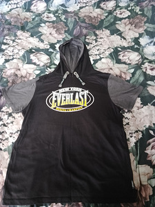 Продается футболка с капюшоном Everlast (1 фото из 2)