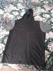 Продается футболка с капюшоном Everlast (2 фото из 2)