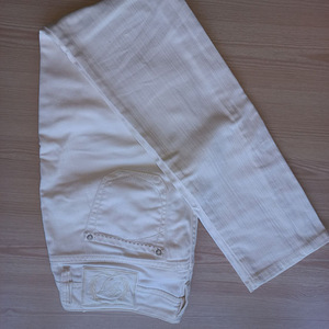 Джинсы Guess 26 (2 фото из 2)