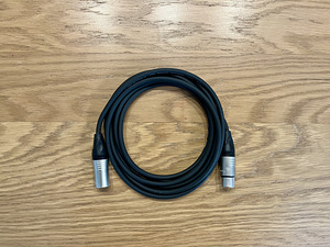 AKG P120 kondensaatormikrofon + statiiv ja popkiller (5 foto / 5)