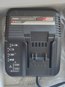 Зарядное устройство Einhell Power X-Charger 18V (1 фото из 4)