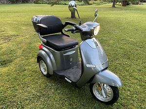 Электроскутер Hecht Citis Max (2 фото из 5)
