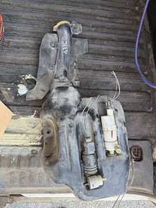 Jeep Grand Cherokee klaasipesupaak (1 foto / 1)