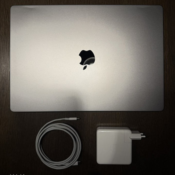 Apple MacBook Pro 16” Apple M1 Pro 16GB RAM 512GB