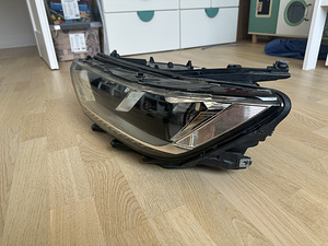 Volkswagen Passat b8 светодиодная фара (левая) (2 фото из 6)