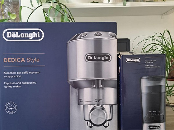 Müüa Delonghi käpaga espressomasin ja kohviveski.