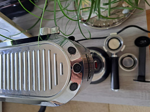 Müüa Delonghi käpaga espressomasin ja kohviveski. (4 foto / 7)
