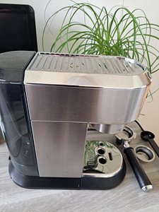 Müüa Delonghi käpaga espressomasin ja kohviveski. (5 foto / 7)