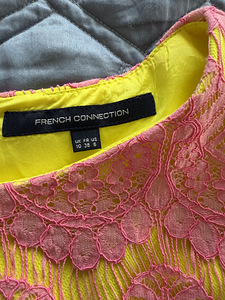 Продается элегантное платье French Connection, размер 38 (3 фото из 4)