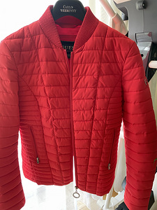 Куртка Guess, размер M. (1 фото из 3)