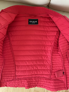 Куртка Guess, размер M. (2 фото из 3)