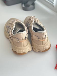 Adidas Ozweego (5 фото из 5)