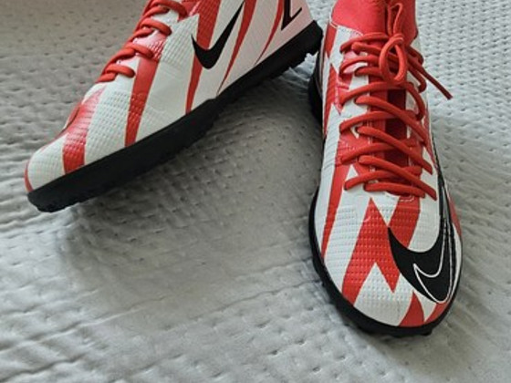 Детские бутсы для футбола Nike