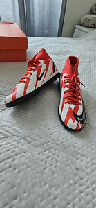 Детские бутсы для футбола Nike (1 фото из 4)