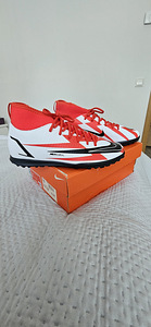 Детские бутсы для футбола Nike (2 фото из 4)