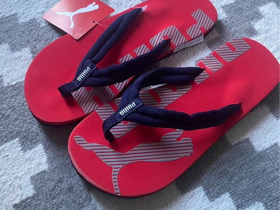 Новые шлепанцы Puma размер 34
