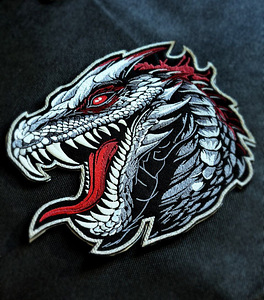 Chrome Dragon Iron-on emblem (1 foto / 3)