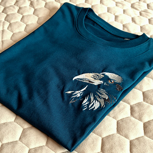 Oversize (unisex) T-särk tikandiga „Vares” (1 foto / 3)