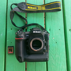 NIKON D5 (3 фото из 4)