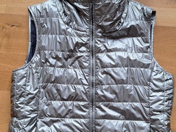 Hugo Boss vest, suurusele M-L.