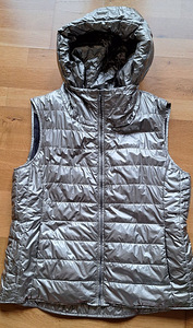 Hugo Boss vest, suurusele M-L. (1 foto / 4)