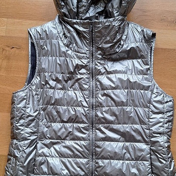Hugo Boss vest, suurusele M-L.