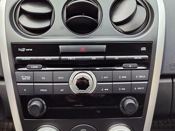 Mazda CX-7 Bose raadio