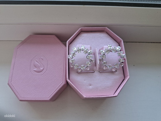 Серьги Swarovski MATRIX HOOP EARRINGS PEAR CUT