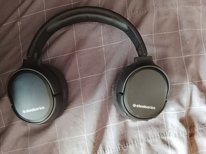 Продаются беспроводные наушники Steelseries Arctis 1. (1 фото из 3)