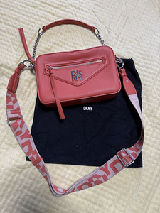 Кожаная сумка dkny (1 фото из 2)