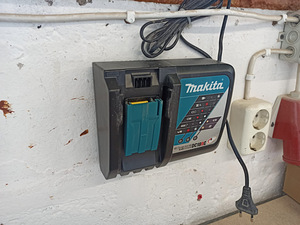 Makita akulaadija seinakinnitus (3 foto / 3)