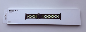 Apple Watch 38mm Black/Volt Nike Sport Band S/M & M/L (1 фото из 2)