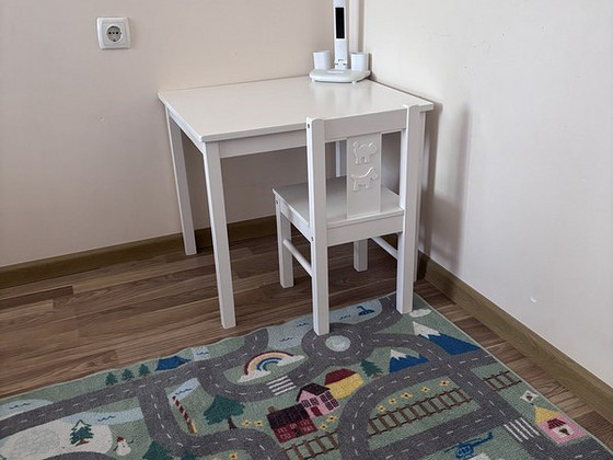 Детский стол, стульчик и ковер (IKEA)