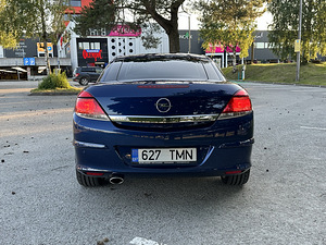 Opel Astra TwinTop 1.8 103kW (11 фото из 15)