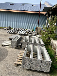 Бетонные вазы (3 фото из 3)