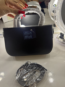 Сумка Miu Miu — для тех, кто знает, чего хочет. (1 фото из 2)